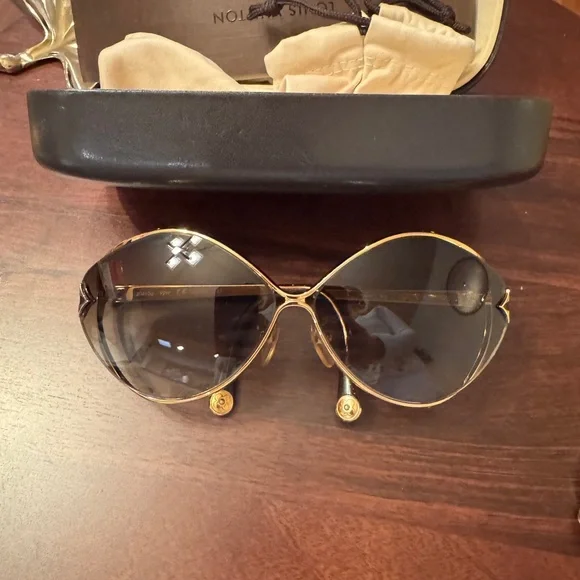 Louis Vuitton | Accessories | Louis Vuitton Gold And Black  display picture 2